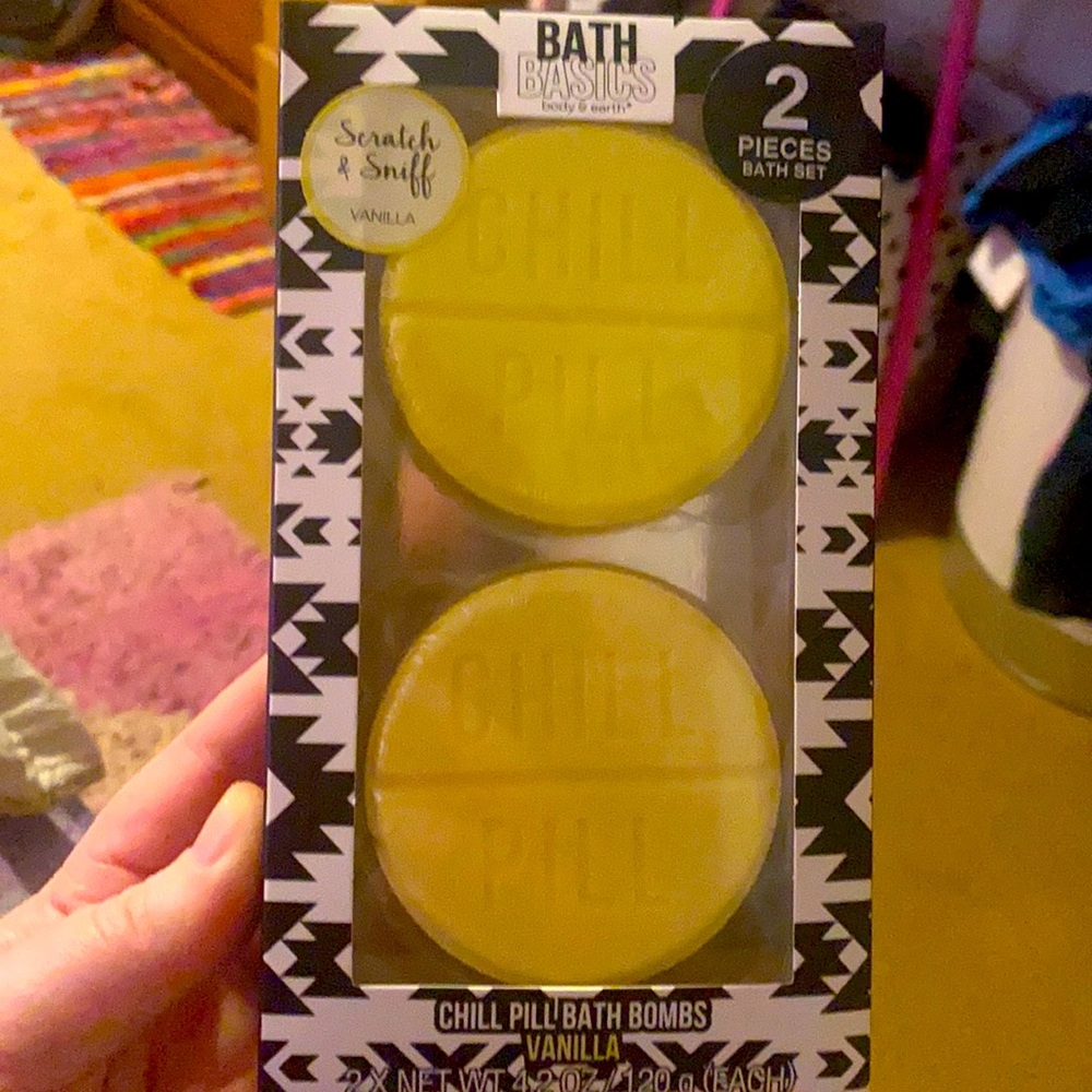 Two piece bath bomb set